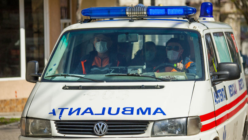Surse: Medicii din Bălți, nevoiți să poarte aceeași mască timp de o zi
