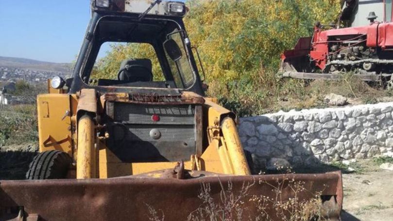 Un bărbat a furat un buldozer din Durlești și l-a vândut la fier uzat