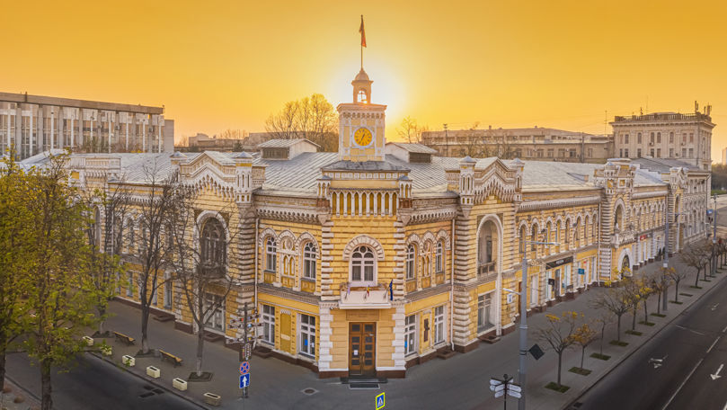 O companie de publicitate cere Primăriei Capitalei 66 milioane de euro
