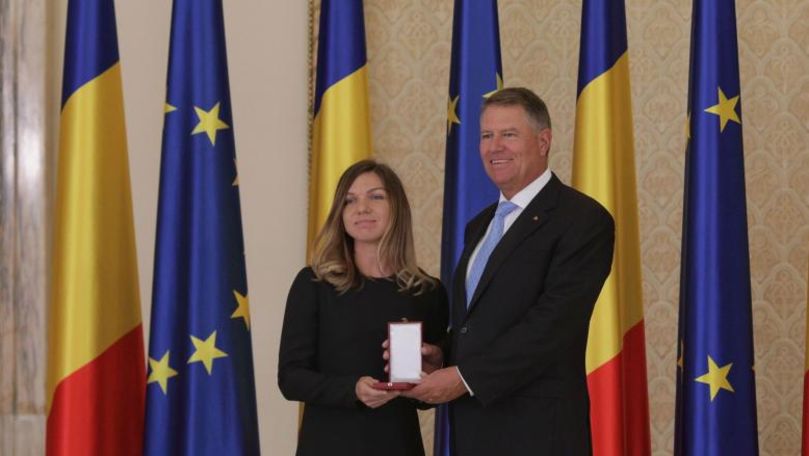 Klaus Iohannis a decorat-o pe Simona Halep: Avem o mare campioană