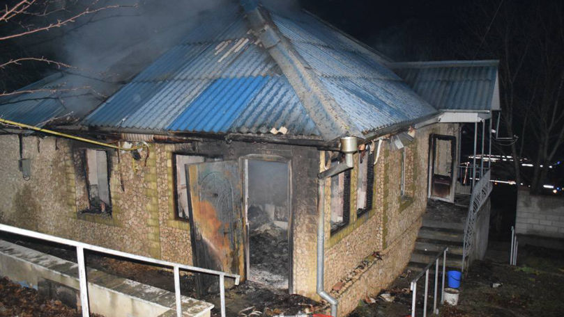 Incendiu la Ialoveni: Pompierii au găsit cadavrul proprietarului