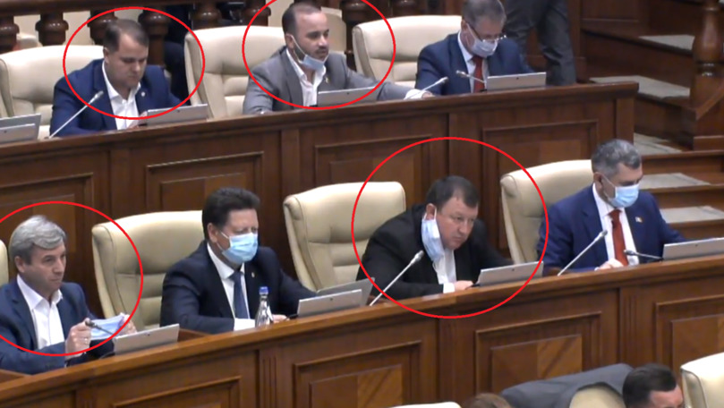 Deputații care nu poartă mască sau o poartă greșit în Parlament