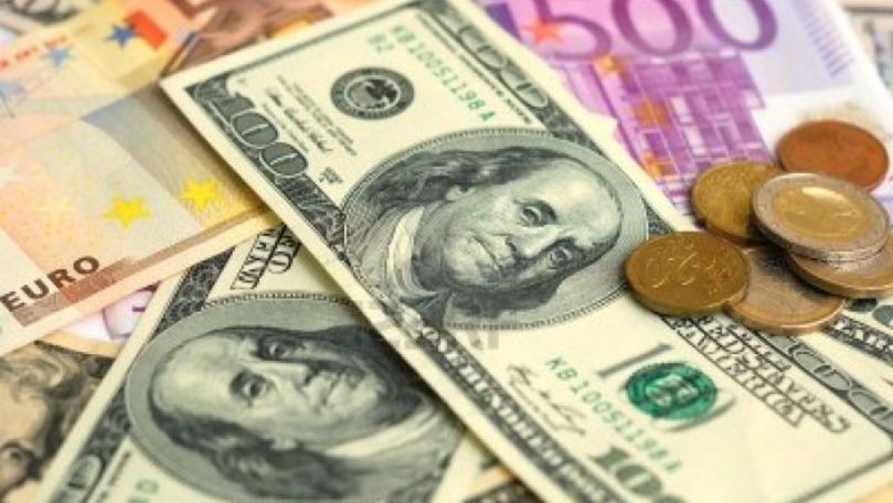 Curs valutar 25 august: Cât valorează un euro și un dolar