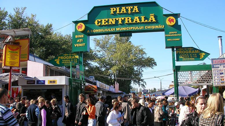 Vocea pe care o auzi la Piața Centrală, dar nu știi a cui e