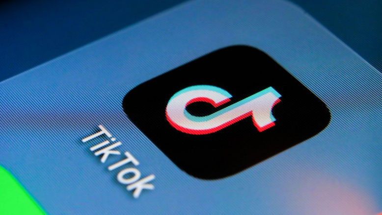 TikTok a ajuns să trimită alerte cu știri false, răspândind panică