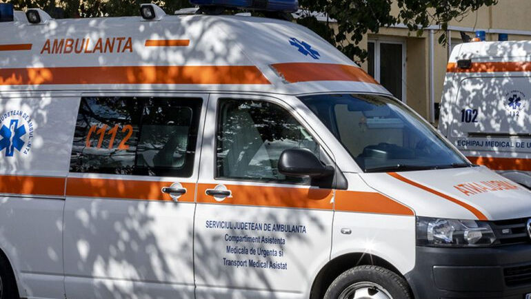 A încercat să-și apere fiul? O femeie și-a înjunghiat noul amic de pahar