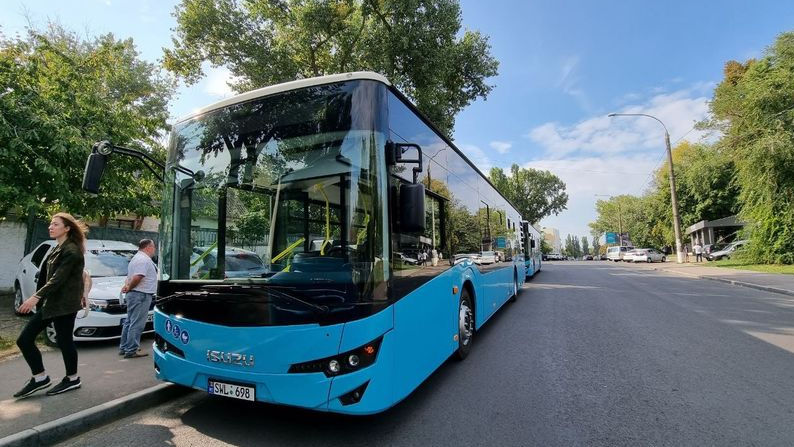 Bătaie într-un autobuz: Mai mulți pasageri s-au luat la pumni