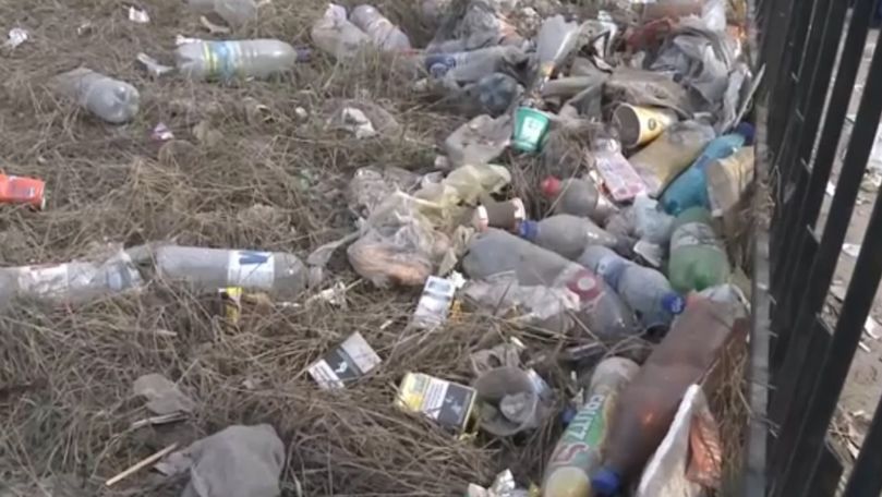 Chișinăul, înecat în gunoaie și pungi de plastic