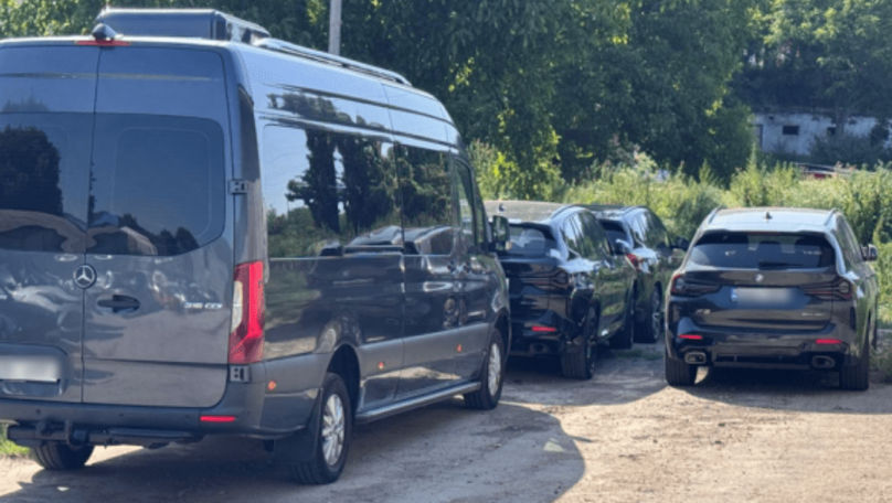 В Молдову контрабандой ввезли автомобили на 3 млн леев: подозреваемых задержала полиция.