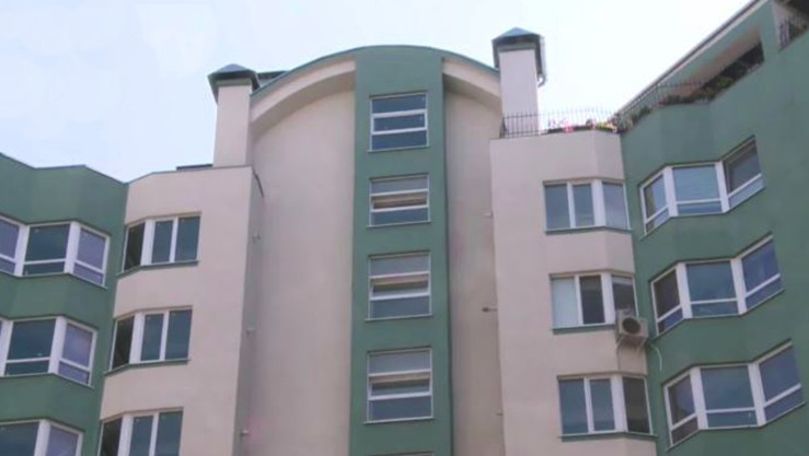 Locatarii unui bloc din Capitală s-au trezit cu apartamentele gajate
