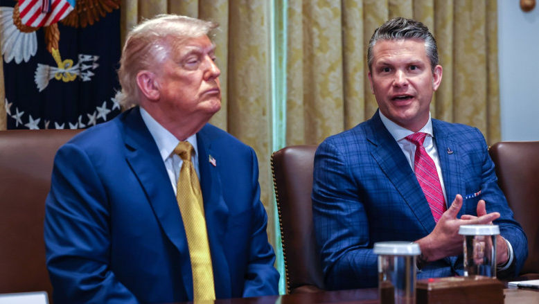 Trump l-a numit pe secretarul Apărării, Pete Hegseth, ministru de război