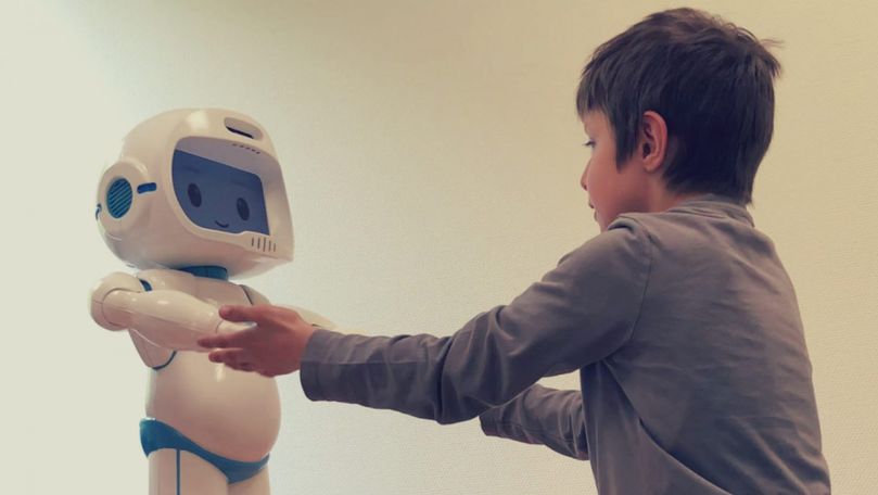 Cercetătorii au creat un robot care îi ajută pe copiii cu autism