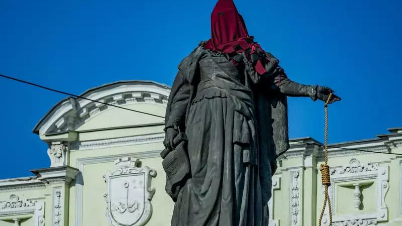 Ucrainenii continuă derusificarea cu statuia împărătesei Ecaterina
