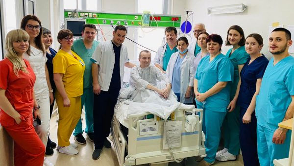 Un pacient, salvat în premieră printr-o tehnică ECMO. Cum funcționează