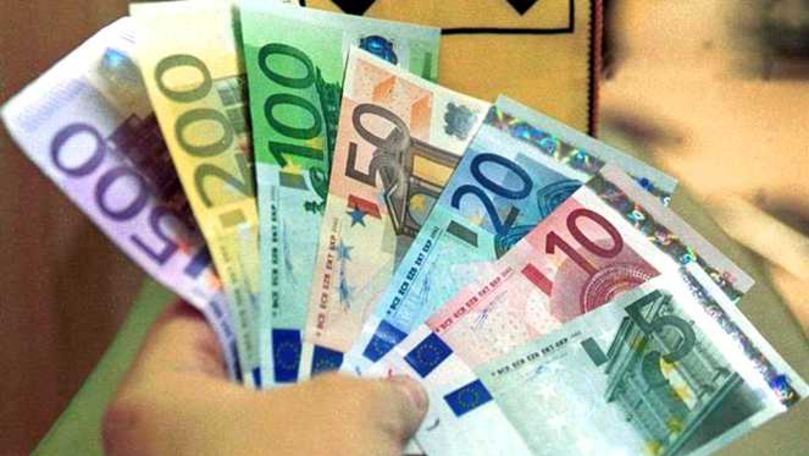Curs valutar: Cât va costa un euro și un dolar în weekend