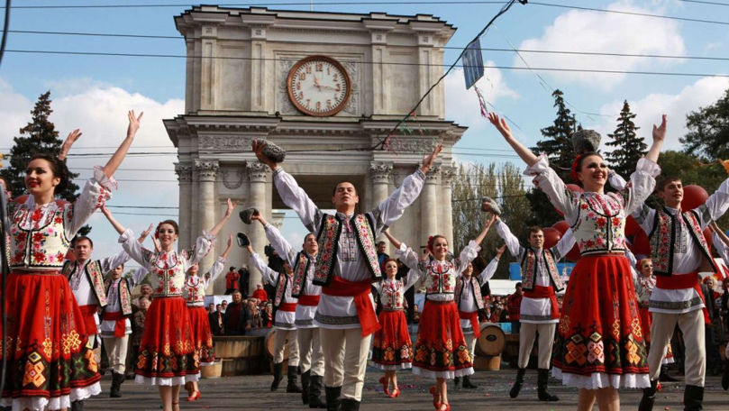 Un festival al portului popular va fi organizat în Parcul Alunelul