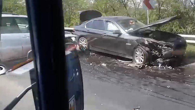 Accident groaznic pe șoseaua Chișinău-Hâncești. O mașină de lux s-a ciocnit violent de un SUV