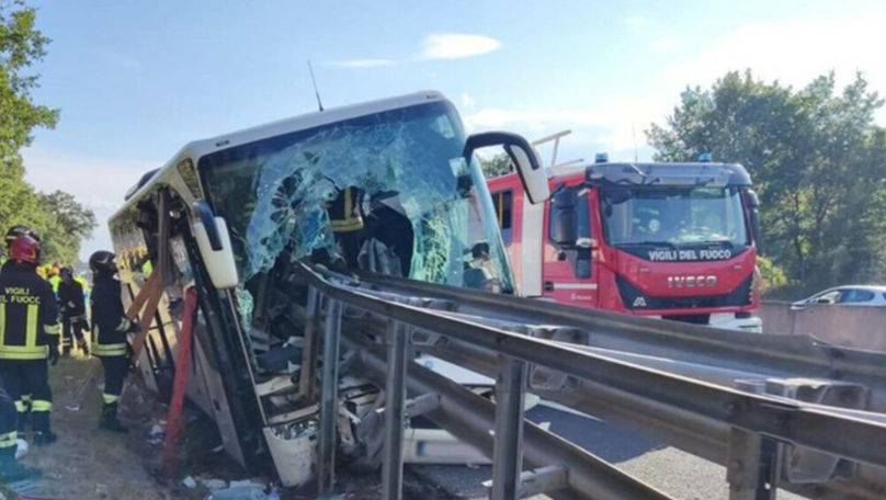 Accident grav în Italia: Un autocar cu turişti a intrat într-un parapet