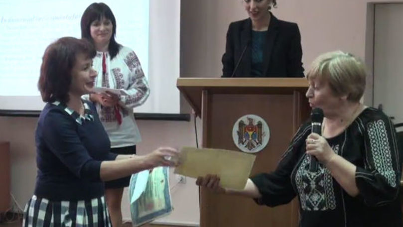 Elevi și veterani în educație au primit Premiul municipal de merit