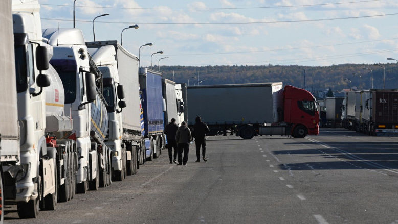 Fermierii polonezi au blocat traficul la frontiera cu Ucraina