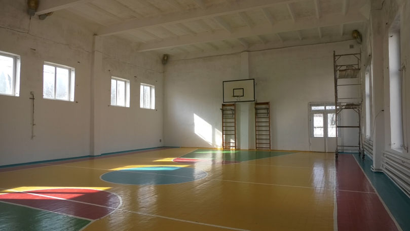 Căușeni: Două milioane de lei, investiți în reparația unei săli de sport