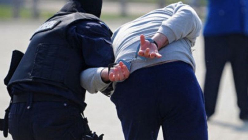 Полиция задержала жителя Дрокии, вымогавшего у потерпевшего 4 000 евро.