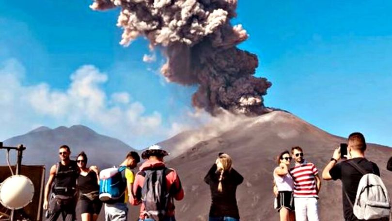 Vulcanul Etna s-a mai lungit cu câțiva metri: Cum a fost posibil