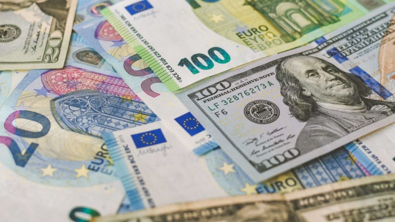 Curs valutar 15 iulie 2025: Cât valorează un euro și un dolar