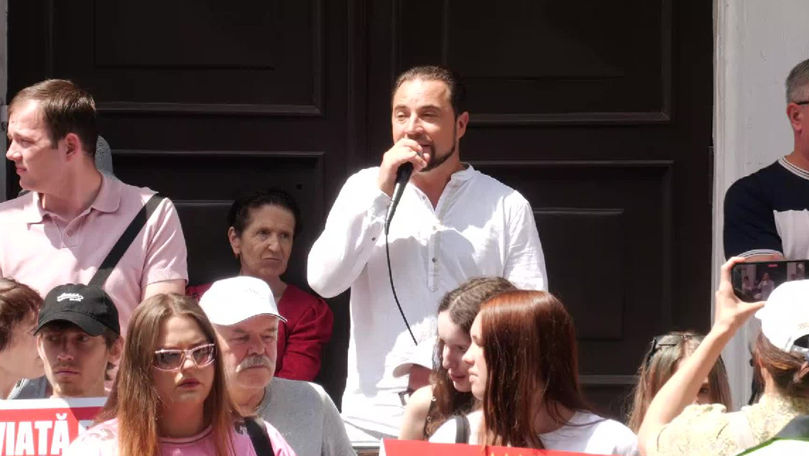 Membrii Blocului Politic Victorie au ieşit la protest, în faţa CEC