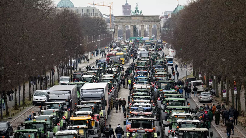 Protest cu tractoare în Berlin: Ce îi deranjează pe fermieri
