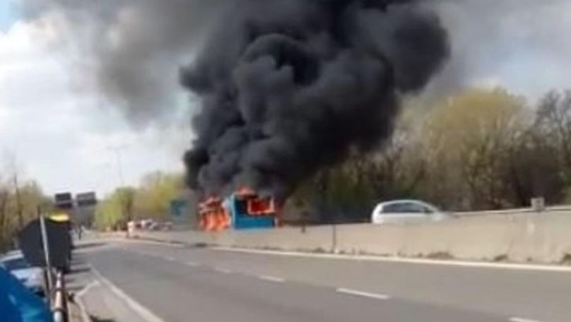 Atac în Italia: Un bărbat a incendiat un autobuz cu elevi