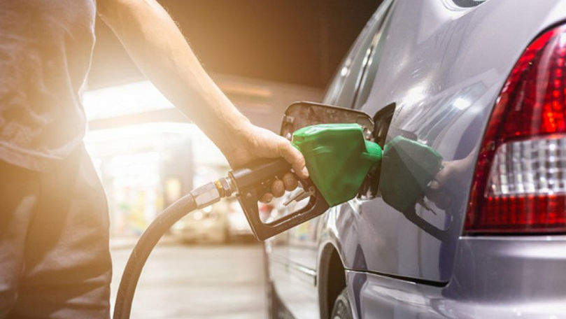 De ce crește prețul benzinei și când s-ar putea ieftini