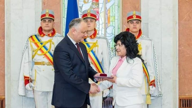 Mama deputatului Radu Marian, premiată de Igor Dodon. Mesajul copiilor