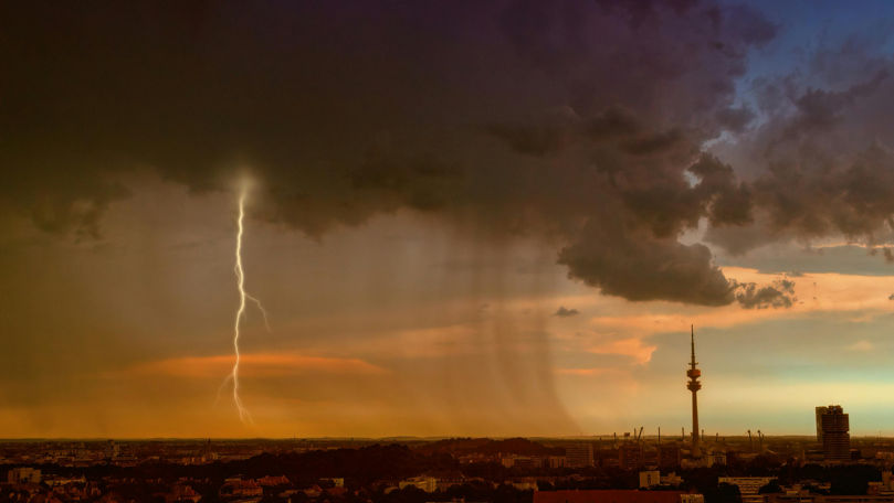 Avertizare meteo: Cod Galben de ploi cu fulgere, izolat cu vânt puternic