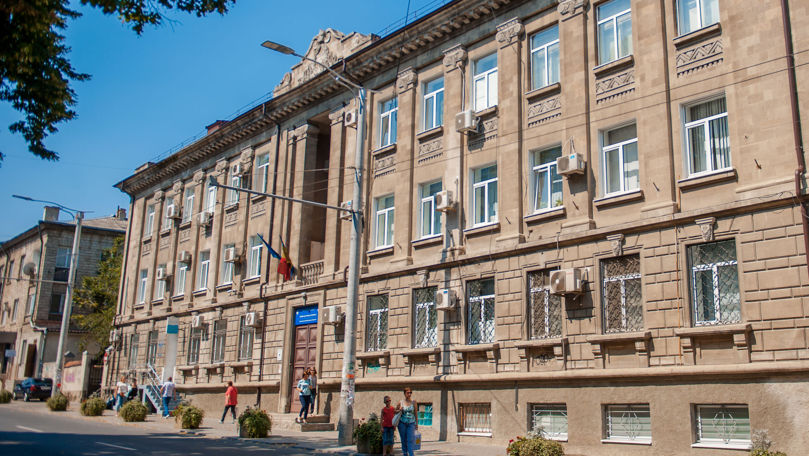 12 candidaţi au depus la CEC semnăturile alegătorilor