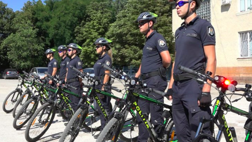 De aproape trei luni, 10 polițiști patrulează orașul Bălți pe biciclete