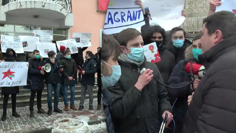 Протест и контрпротест: у офиса ПСРМ прошли сразу два митинга. Коллаж: Point.md