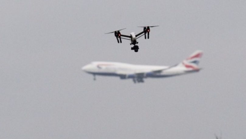 Un aeroport din Londra, închis o noapte din cauza unor drone