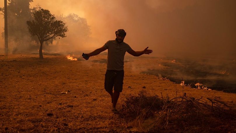Sudul Europei arde: Flăcările se apropie de Atena. Disperare în Turcia