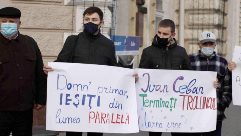 Flashmob la Primărie: Iarna-i grea, omătu-i mare, ajutor nu dă primarul