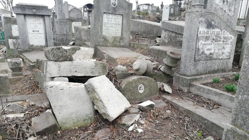 Cimitirul Evreiesc, vandalizat: Sute de morminte au fost distruse