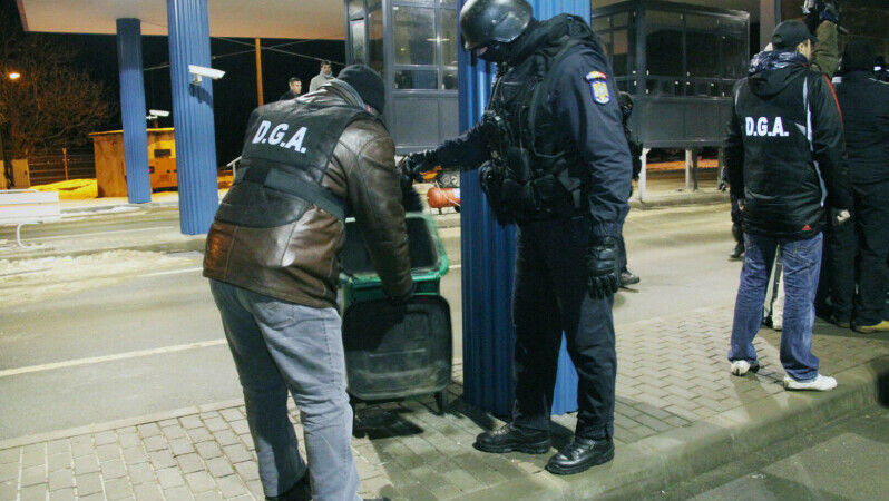 Percheziții la posturile vamale moldo-române: Suspiciuni de corupție