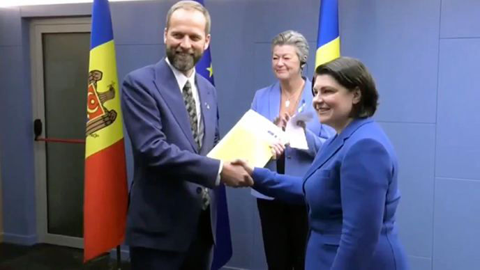 Oficial: R. Moldova a transmis a doua parte a chestionarului de aderare