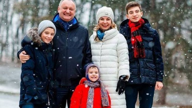 Глава государства и его семья, как и большинство граждан страны, празднуют Рождество традиционно 7 января.