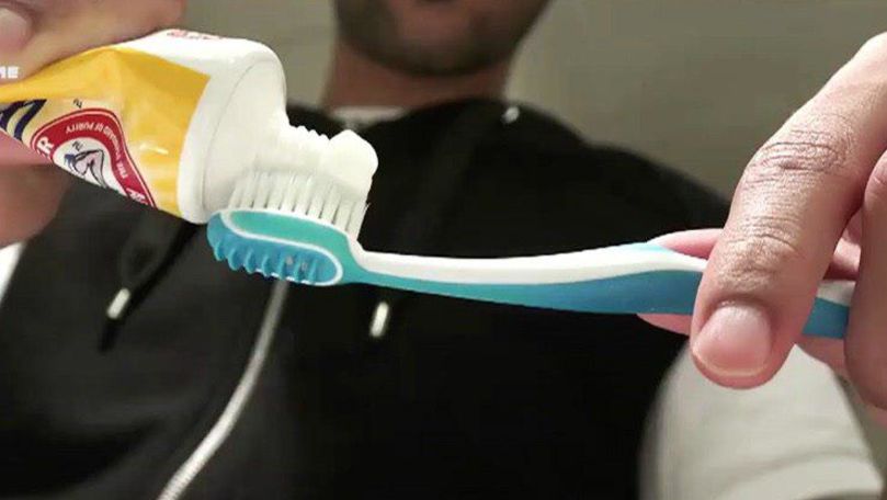 Mituri despre pasta de dinți: Ce reprezintă culorile de pe tuburi
