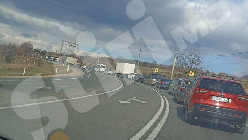 Un camion s-a răsturnat la Orhei. În zonă s-au format ambuteiaje