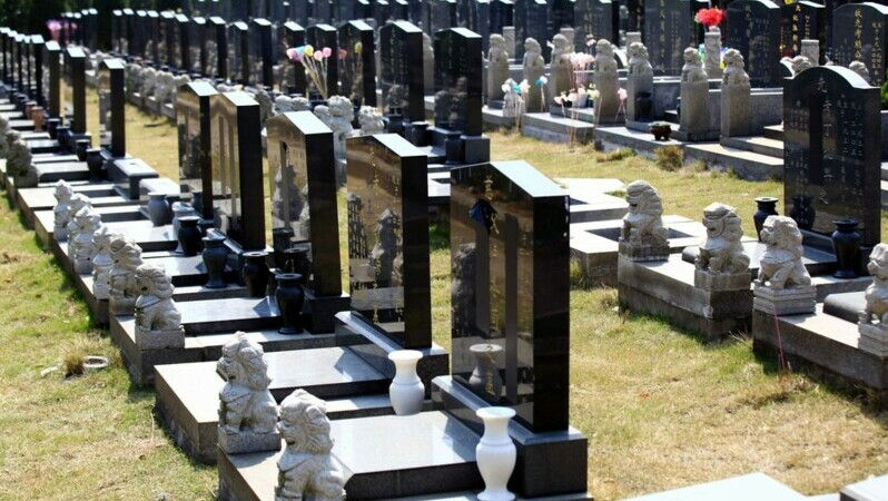Cât costă înmormântarea în China: Beijingul susține cimitirele digitale