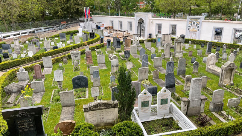Germania: Un român a furat statui de 600.000 euro din mai multe cimitire