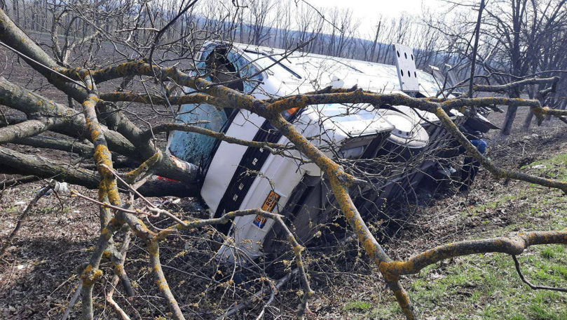 Autocar de pe ruta Kiev - Chișinău, răsturnat la Drochia: 9 răniți