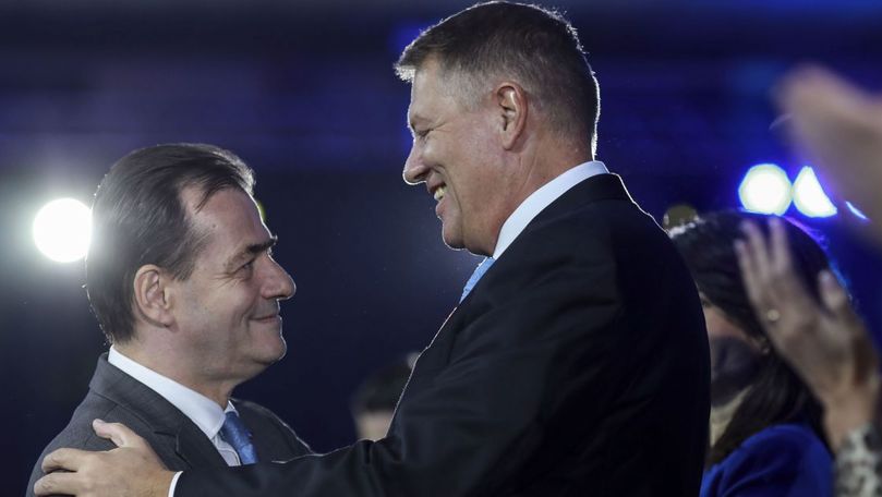 Президент и премьер Румынии выступают за досрочные выборы в стране.